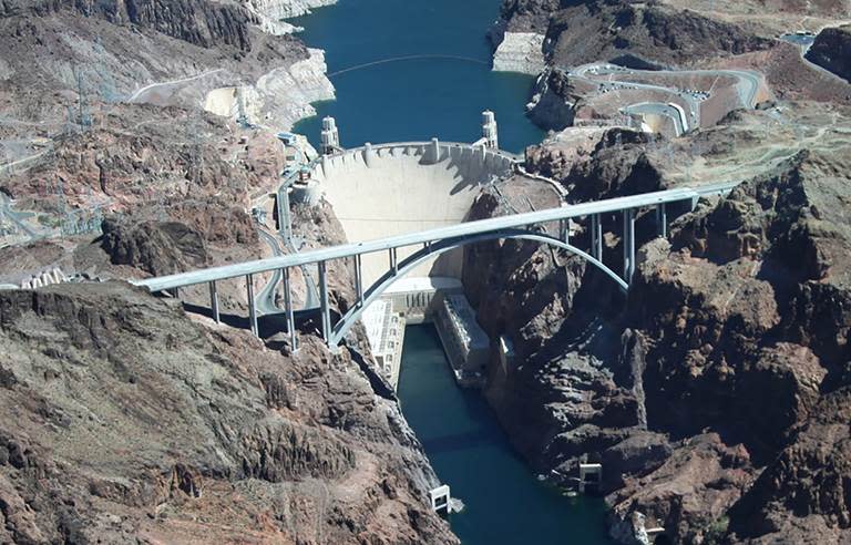 Hoover_Dam_bypass_bridge_1485206552450.jpg