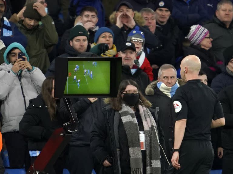 Esta imagen de la Premier League pasará a ser cotidiana en el fútbol argentino a partir de principios de abril