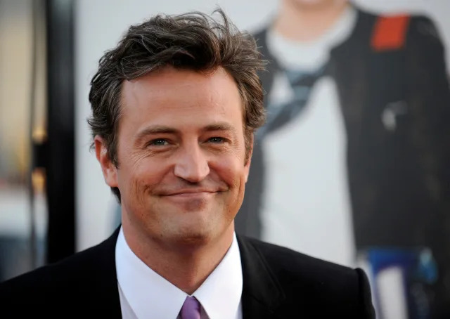 Cast member Matthew Perry attends the premiere of the film "17 Again" in Los Angeles April 14, 2009.