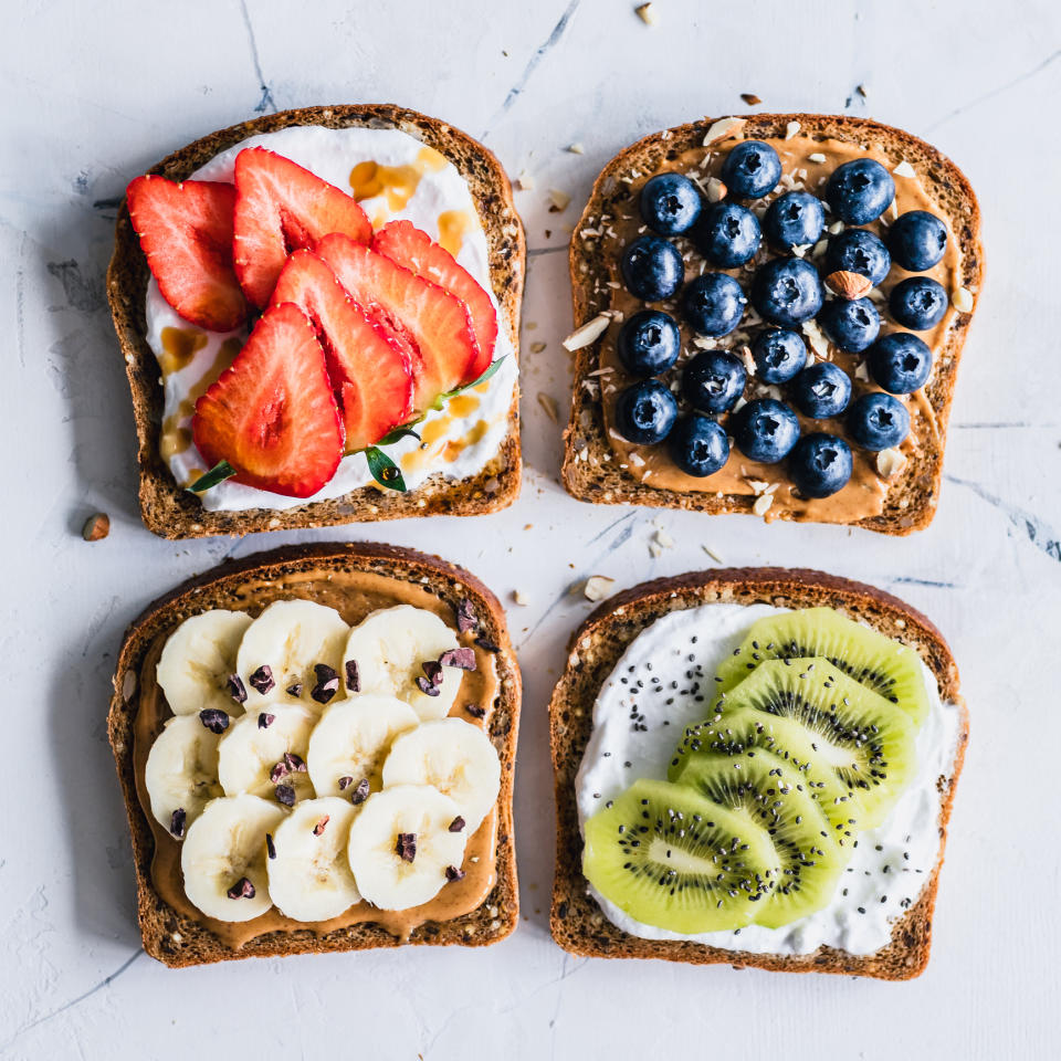 Gerne auf dem FODMAP-Speiseplan gesehen: Erdbeeren, Blaubeeren, Bananen und Kiwis. (Bild: Getty Images)