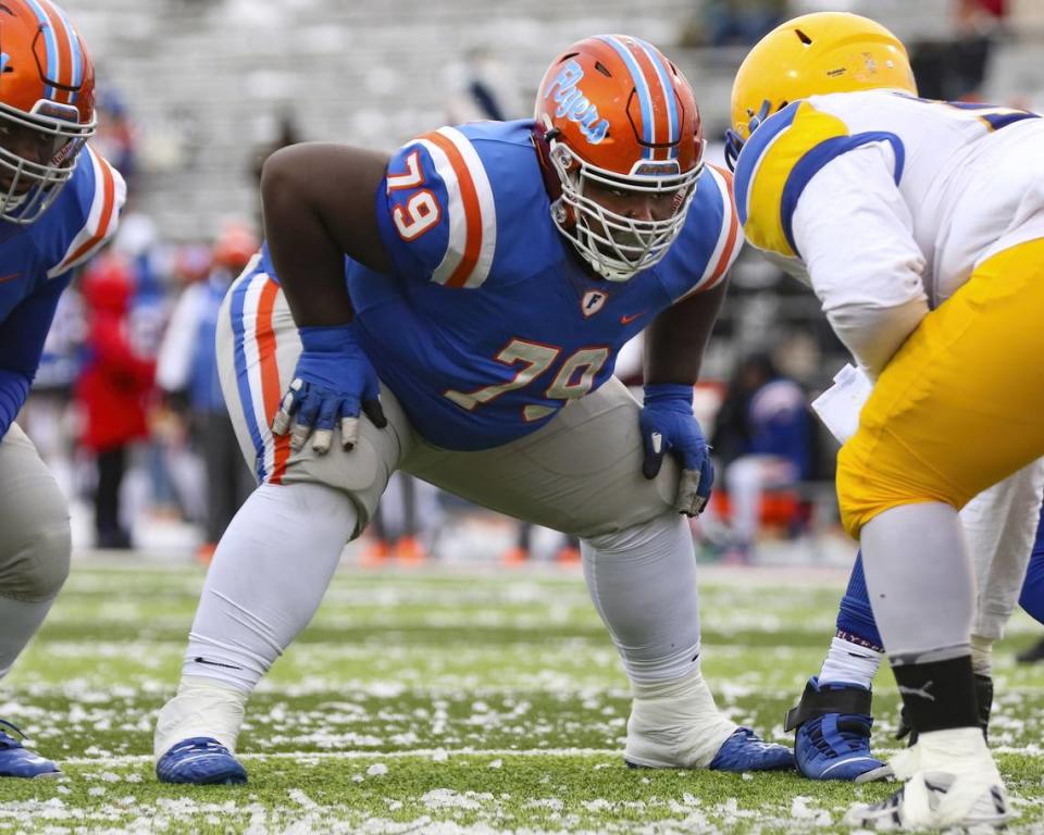 November 12, 2022 - East St. Louis, IL - East St. Louis Terran Scarborough gets set during the IHSA, 6A, Quarterfinal playoff game between Crete - Monee and East St. Louis. The 45-0 victory will advance the Flyers to the Semifinals. [Photo: Chris Johns]