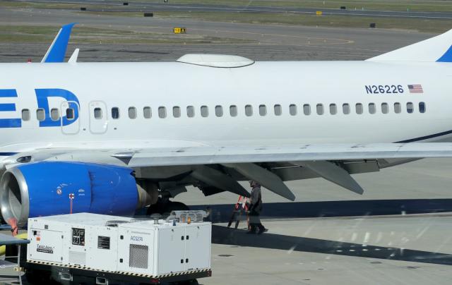 United flight lands safely without an external panel adding more