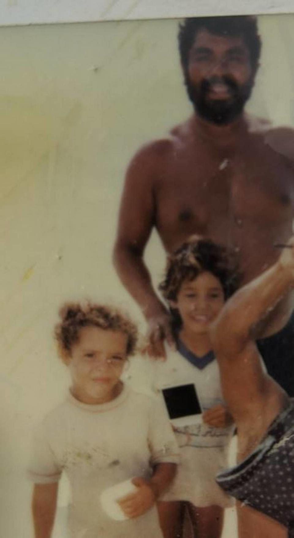Jorge Walter Núñez Paz looks at the camera with his daughter Gloria Hampton, left, and his stepdaughter, right, at Anne’s Beach in Isla Morada, Florida, in the mid-80s.