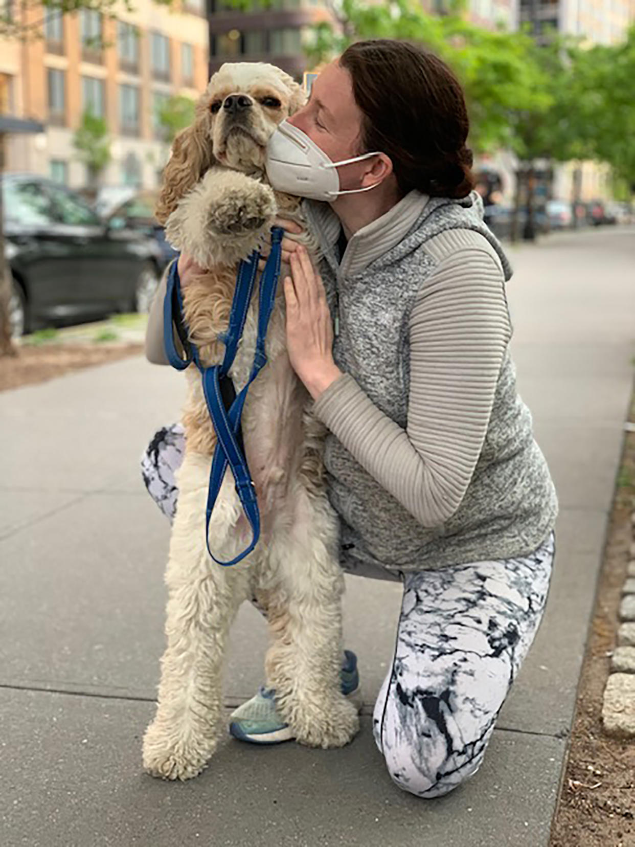 Amy Cooper con su perro, Henry. (Alison Faircloth vía The New York Times)