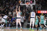 Dallas Mavericks' Luka Doncic (77) shoots a free throw in the closing seconds of the team's NBA basketball game against the San Antonio Spurs, Saturday, Dec. 31, 2022, in San Antonio. The Mavericks won 126-125. (AP Photo/Darren Abate)