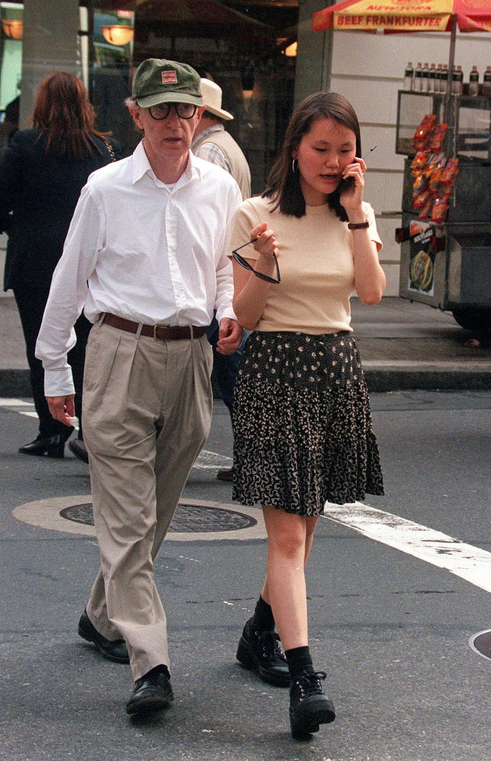 Woody Allen mit seiner Adoptivtochter und späteren Ehefrau Soon-Yi Previn. (Bild: ddp Images)