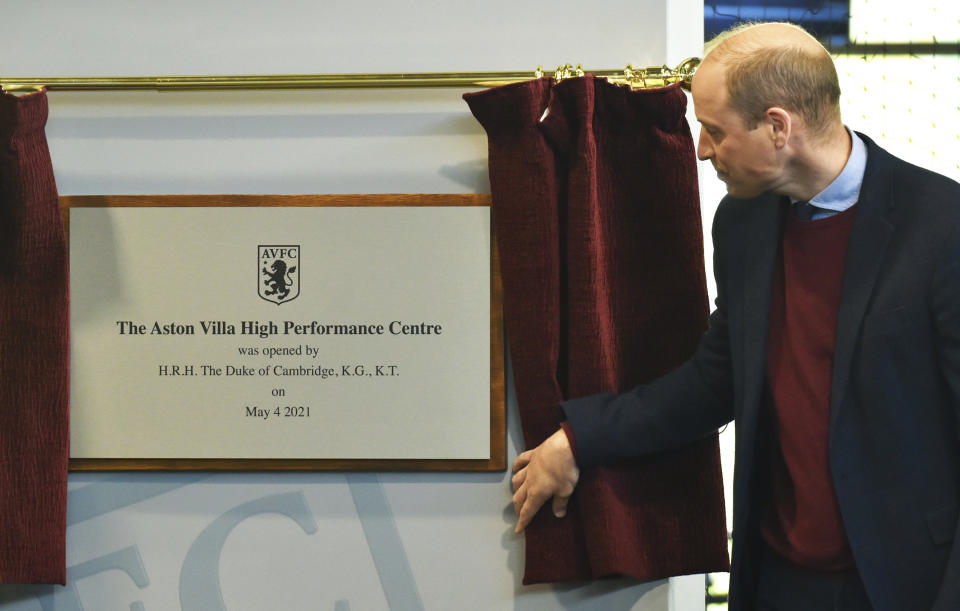 <p>Britain's Prince William, the Duke of Cambridge, unveils a plaque, during a visit to Aston Villa High Performance Centre at Bodymoor Heath Training Centre in Bodymoor Heath, England, Tuesday, May 4, 2021. (AP Photo/Rui Vieira, Pool)</p>
