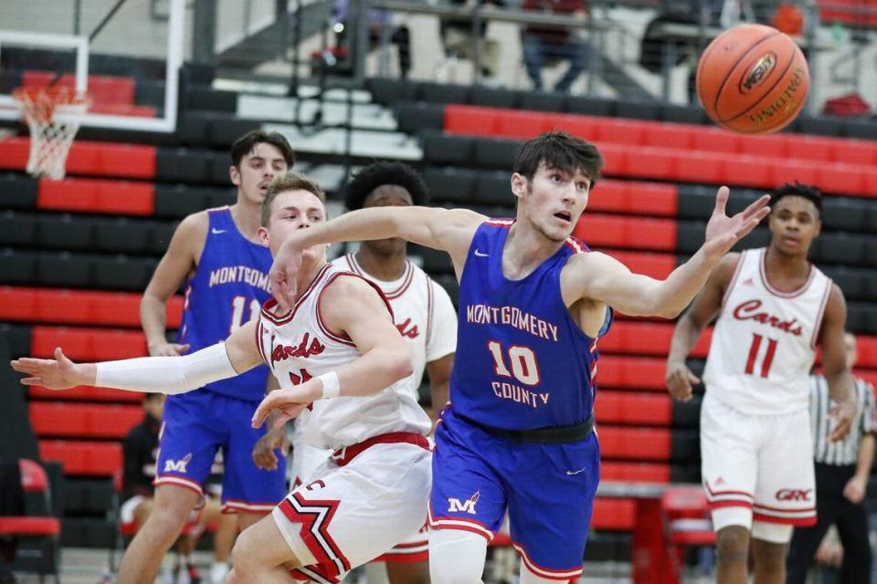 Montgomery County’s Hagan Harrison (10) goes after a loose ball past Clark County’s defense on Jan. 8, 2021. Alex Slitz/aslitz@herald-leader.com