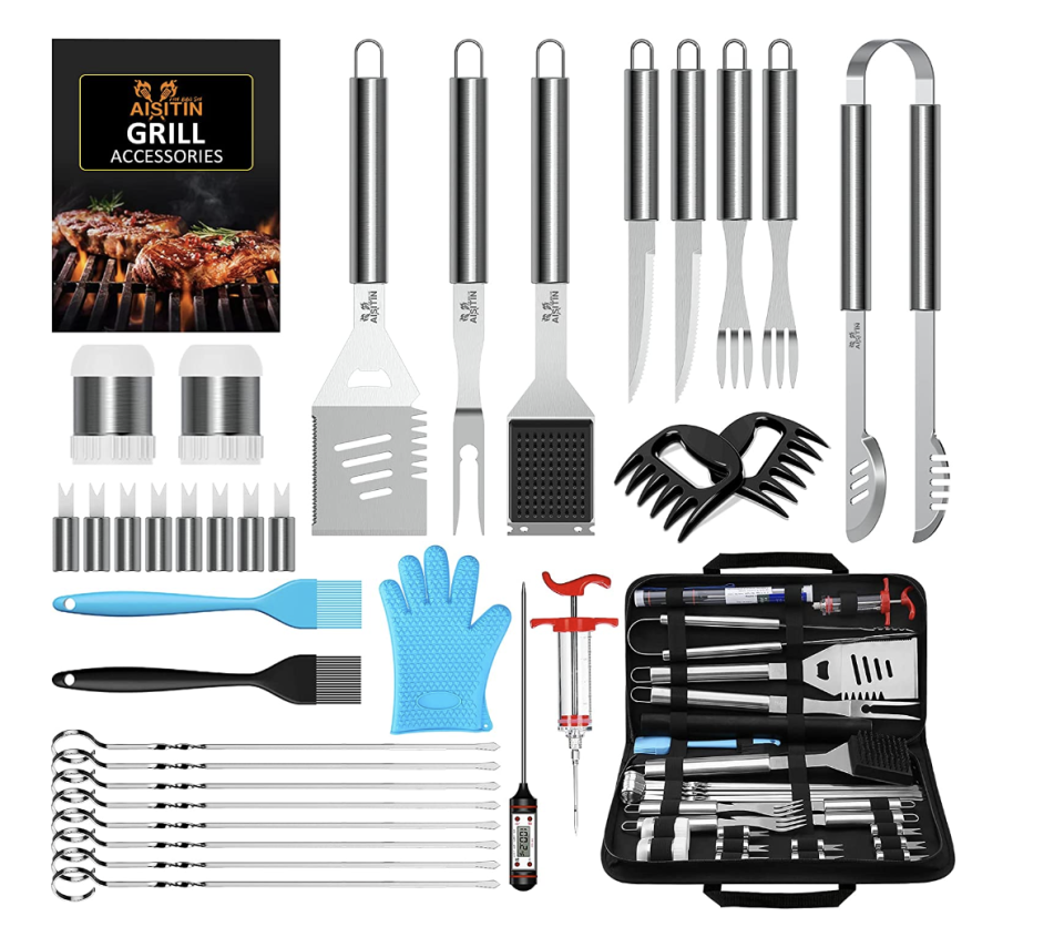 BBQ Accessories Set with knives, barbecue and grill accessories tools (Photo via Amazon)