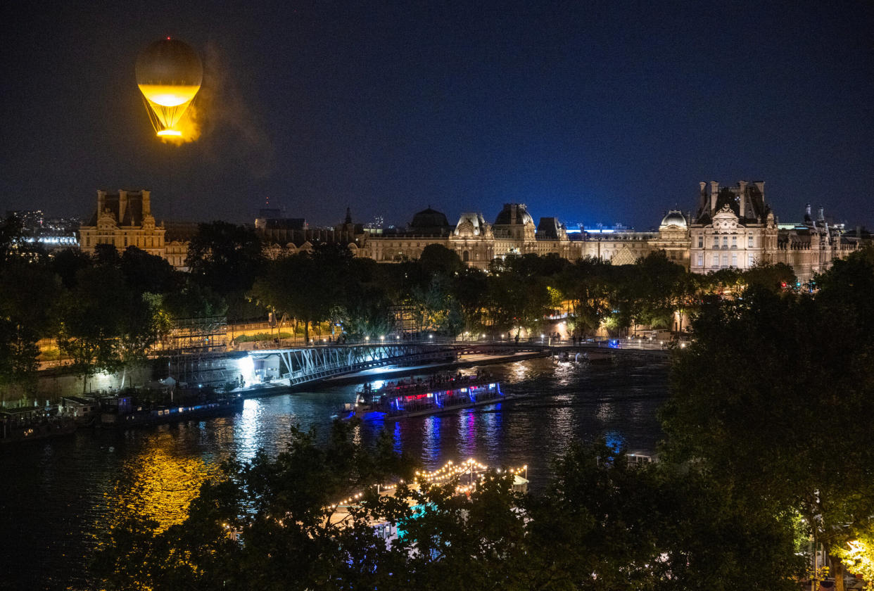 La llama es en realidad “una nube de niebla y destellos de luz”, según los organizadores de París 2024. (James Hill/The New York Times)