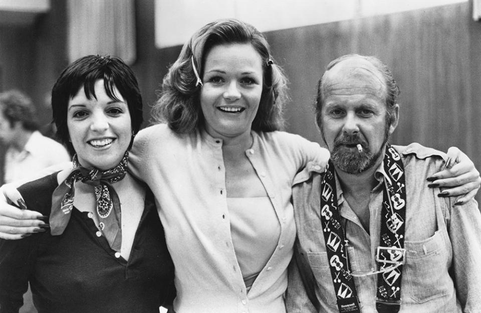 Perrine (center) with Liza Minnelli and Bob Fosse on the set of 1974’s Lenny.