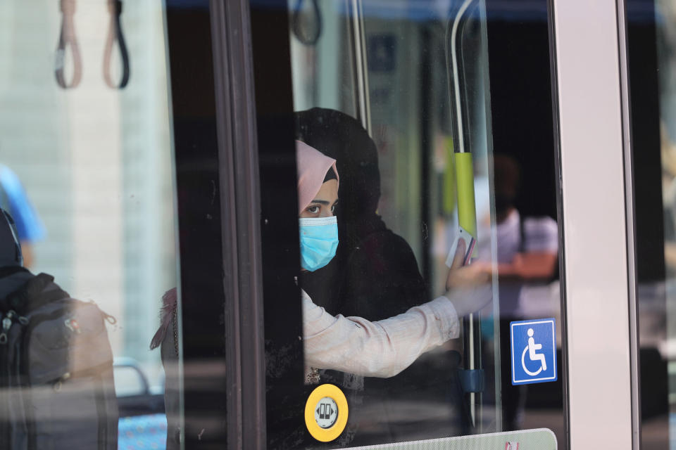 Straßenbahn in Jerusalem - Israel kämpft mit einem starken Anstieg der Infektionszahlen (Bild: Reuters/Ammar Awad)