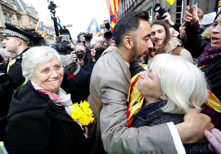 Catalonia's former education minister Clara Ponsati and her lawyer Aamer Anwar are greeted by supporters after Ponsati was bailed following an extradition hearing in Edinburgh, Scotland, Britain, March 28, 2018. REUTERS/Russell Cheyne
