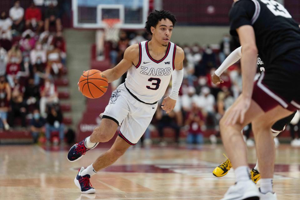 Gonzaga guard Andrew Nembhard (3) drives the ball during the first half against Santa Clara at Leavey Center.