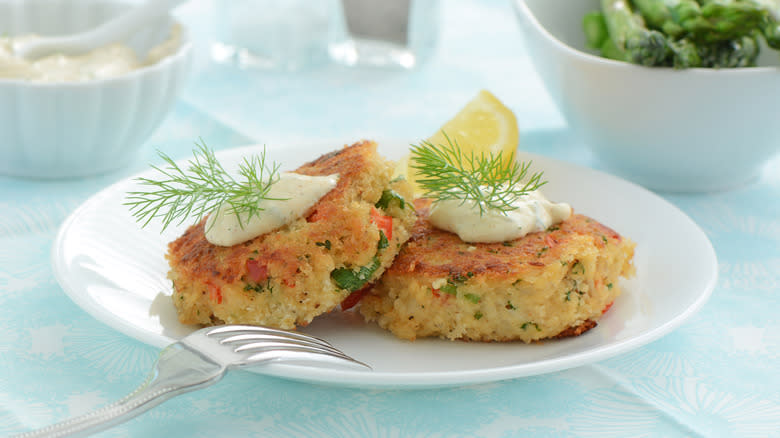 Crab cakes with side dishes