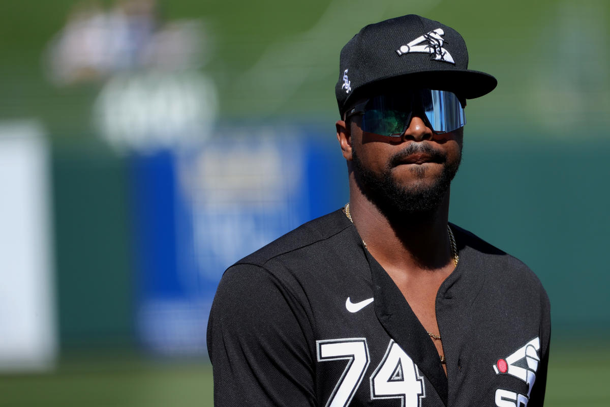 White Sox slugger Eloy Jiménez cleared to resume baseball activities  following pectoral injury 