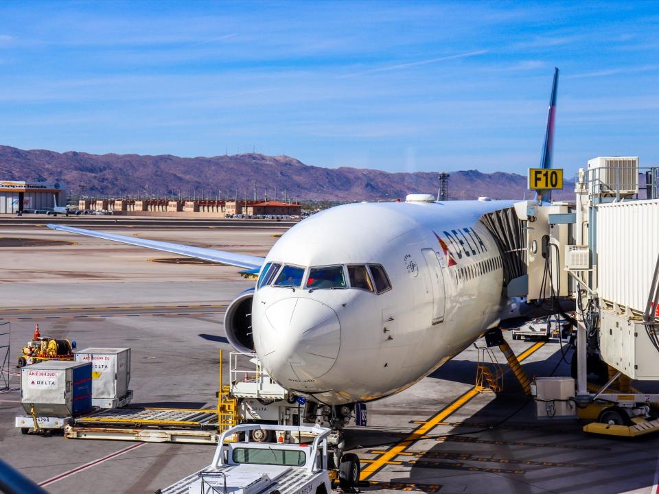 Flying Delta Air Lines During Pandemic Post-Middle Seat Block Ended 2021