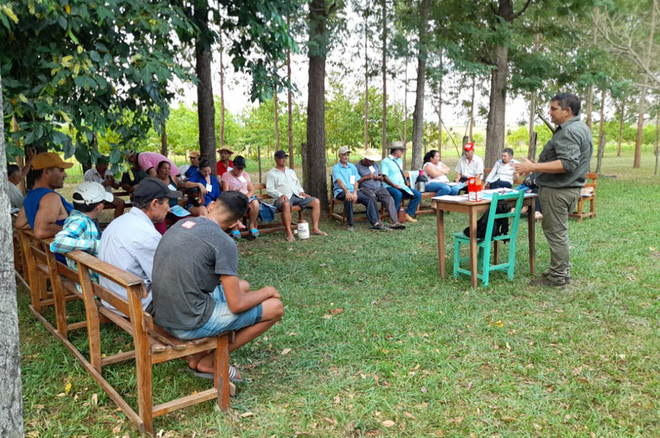 Asamblea de una Junta de Saneamiento en Paraguay.