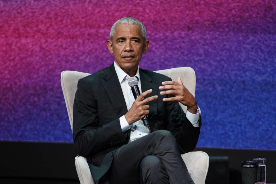 El expresidente de los Estados Unidos de América, Barack Obama, participa en una conversación con Andreas Drakopoulos como parte de la Conferencia SNF Nostos 2023, en Atenas, Grecia, el 22 de junio de 2023.