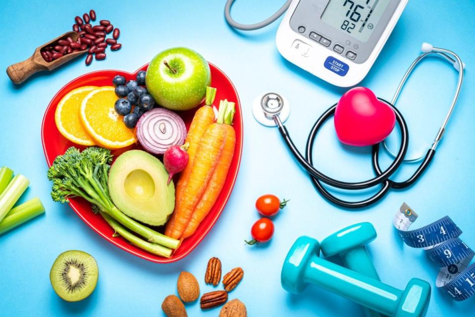 Plate of healthy food with weights, stethoscope and more. <p>iStock</p>