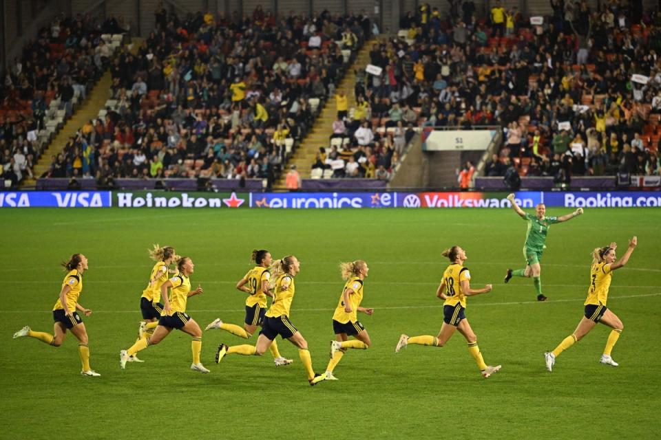 Sweden’s players sprinted across the pitch following the late winner (AFP via Getty Images)