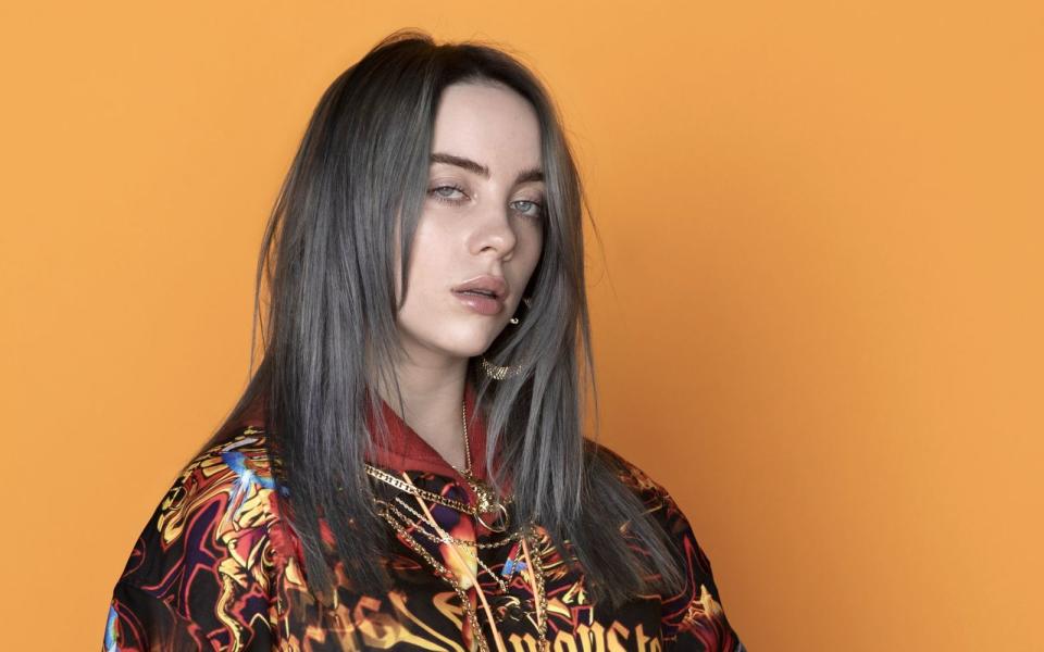 Es ist vielleicht der Billie-Eilish-Rekord, an den man sich am längsten erinnern wird: 2020 wurde sie mit 18 Jahren zur jüngsten weiblichen Künstlerin, die alle vier Grammy-Hauptkategorien gewinnen konnte (bestes Album, bester Song, beste Single, Newcomerin des Jahres). Für das beste Gesangsalbum (Pop) gab es sogar noch einen fünften Grammy. (Bild: Kenneth Cappello / Universal Music)