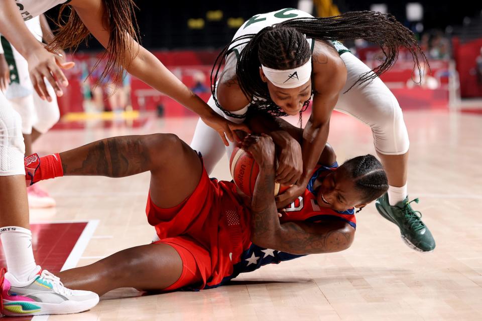 Jewell Loyd wrestles for a loose ball against Nigeria.