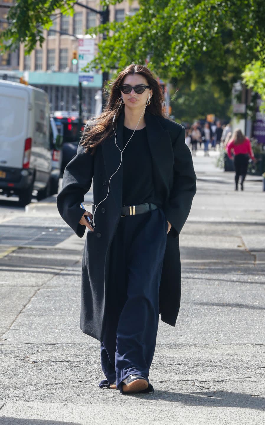 emily ratajkowski oversized coat