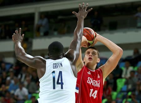 Nikola Jokic of Serbia shoots over Draymond Green. REUTERS/Marko Djurica