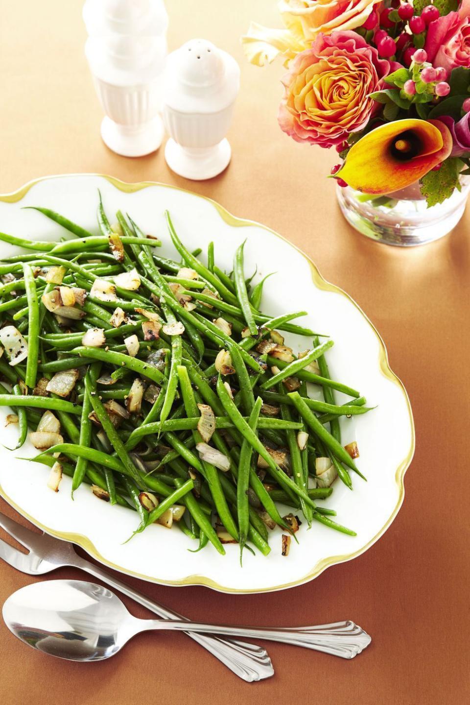 vegan thanksgiving green beans and shallots