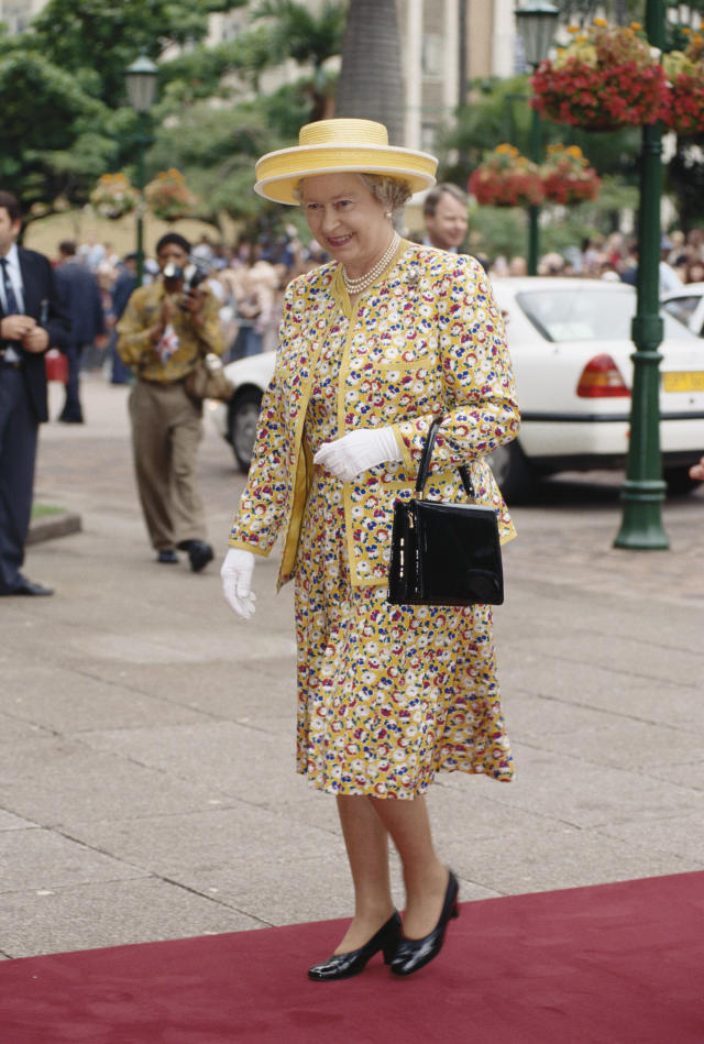 Queen Elizabeth purse secret signal