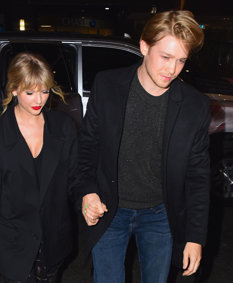 Taylor Swift and Joe Alwyn (Robert Kamau / GC Images)