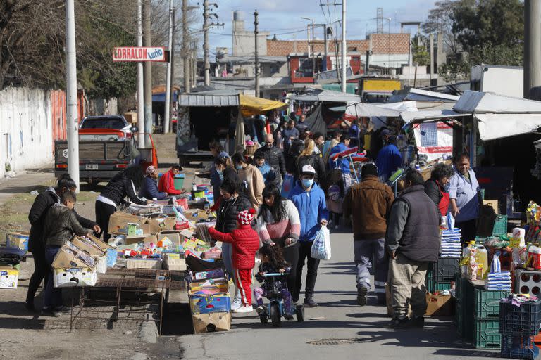 Feria Itati en Villa Fiorito. Ventas de todo y de articulos usados.