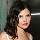 <p>Ginnifer gave a nod to Old Hollywood glam with sculpted curls and creamy red lips.</p>