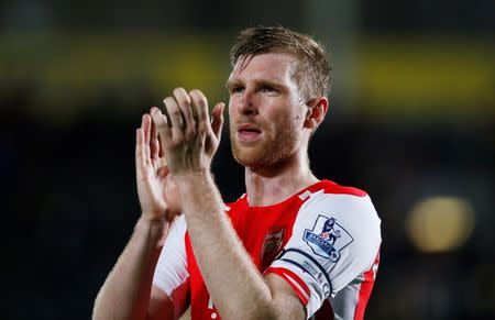 Arsenal's Per Mertesacker applauds fans at the end of the game in Kingston Communications Stadium May 4, 2015. Reuters / Lee Smith