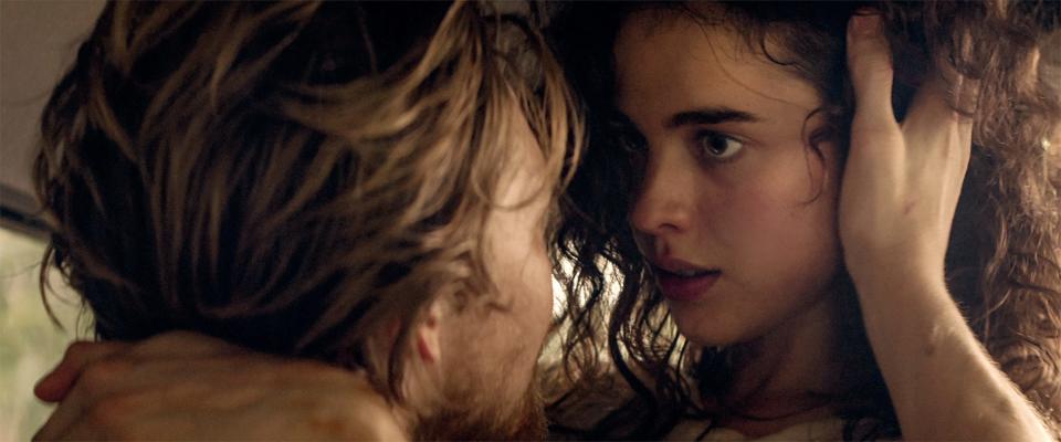 Margaret Qualley plays an American journalist who meets a British businessman (Joe Alwyn) who's her best chance of escaping Nicaragua in the romantic thriller "Stars at Noon."