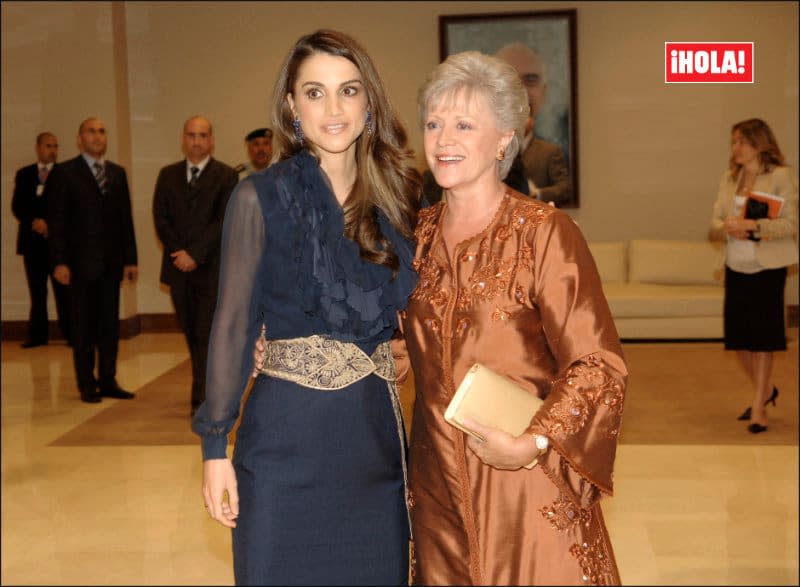 Rania de Jordania y la princesa Muna, su suega