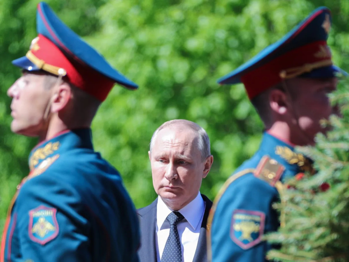 Ex-Putin advisor compares Kherson retreat in Ukraine to the collapse of the Sovi..