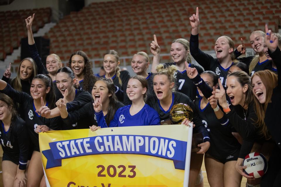 Sandra Day O'Connor Eagles celebrate winning the AIA 6A State Championship at Veterans Memorial Coliseum on Nov. 10, 2023.