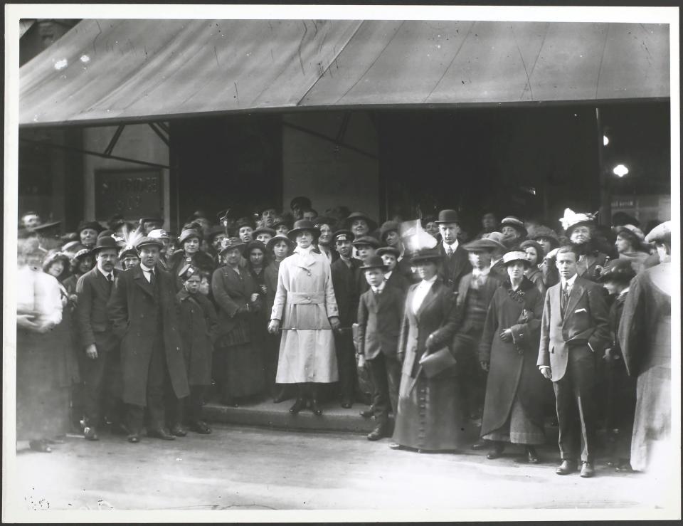 Women door keepers at Selfridges 1915. (Photo by Hulton Archive/Getty Images)