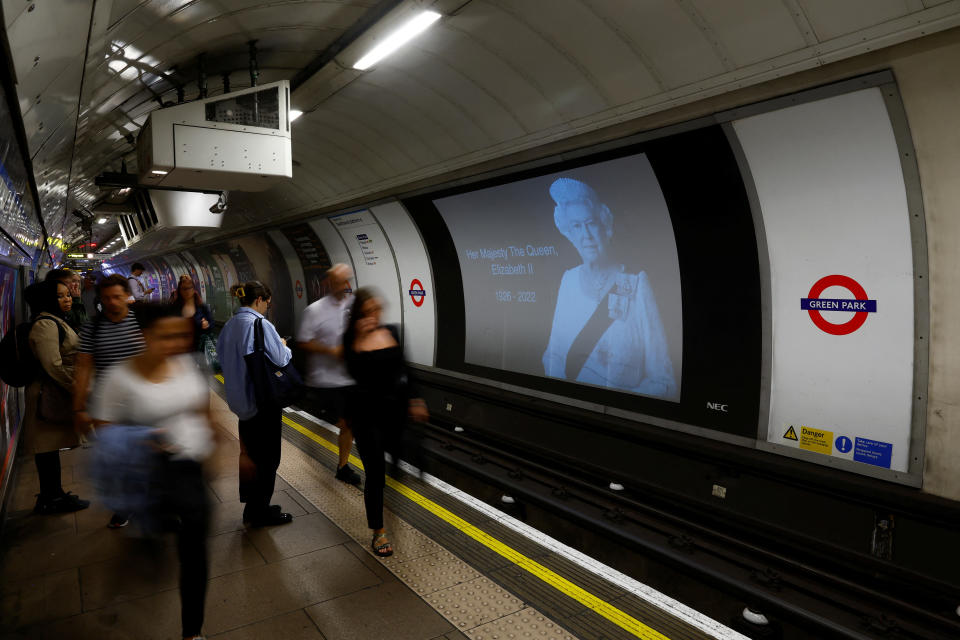 An image of Britain's Queen Elizabeth is seen as people wait at Green Park London Underground station, following the queen's death, in London, Britain September 13, 2022.    REUTERS/Andrew Boyers