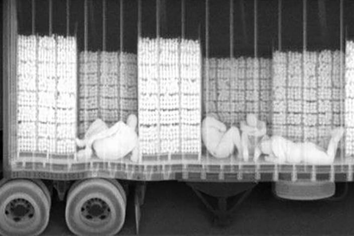 Image taken by an X-ray machine that reveals the presence of people inside a trailer. Experts believe that it is necessary to equip checkpoints on border roads with more technology. (U.S. Border Patrol)