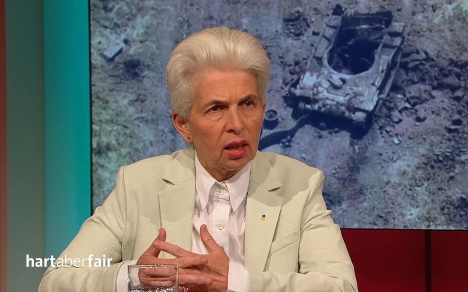 "Die Ukraine will überleben", betonte Marie-Agnes Strack-Zimmermann bei "Hart aber fair". "Diplomatische Bemühungen funktionieren nur, wenn sich auch die andere Seite öffnet." (Bild: WDR/ARD)