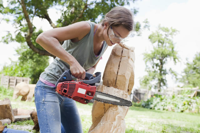 Save $15 on 'perfect' mini chainsaw on  Canada