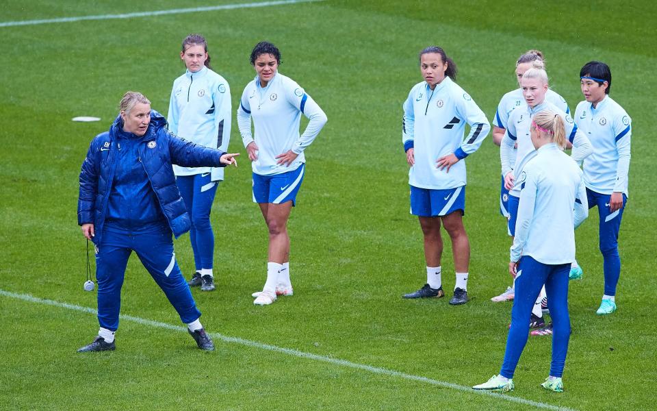 Hayes gives some pointers during the warm-up ahead of the final - Getty Images