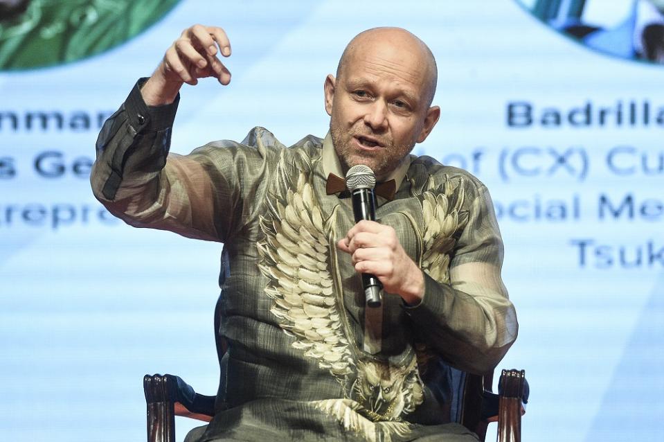 German-born green entrepreneur Matthias Gelber highlights effective eco-friendly lifestyle habits to reduce carbon footprint at WOWComm 2019 conference in Putrajaya. — Picture by Miera Zulyana