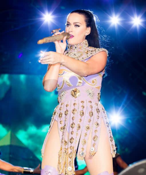 Katy Perry: es una de las grandes divas del pop que más ha descansado. Ni gira, ni álbum a la vista… eso sí, voz oficial de los Juegos Olímpicos 2016 con su temazo ‘Rise’. Un hecho que podría ser considerado dentro de los premios ha sido bastante renegado. Y es que parece que este año Katy ha puesto más pasión en política (sin parar de defender en Instagram a Hillary Clinton) que en su propia música. (Imagen: ©Instagram) 