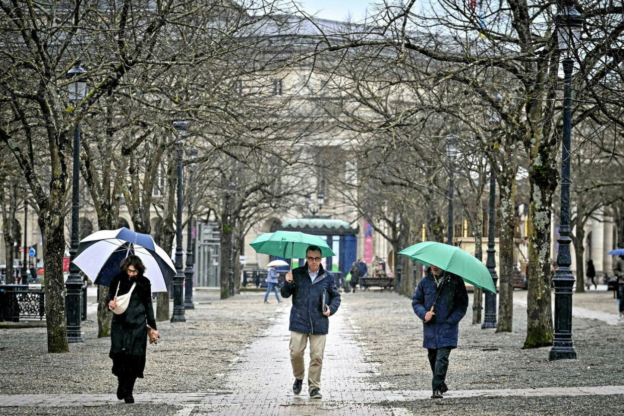 Les températures vont chuter à partir de ce dimanche 7 avril, avec le retour de la pluie.  - Credit:UGO AMEZ/SIPA