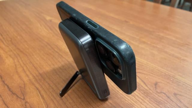 Ugreen Foldable Kickstand Battery review: performance, cost