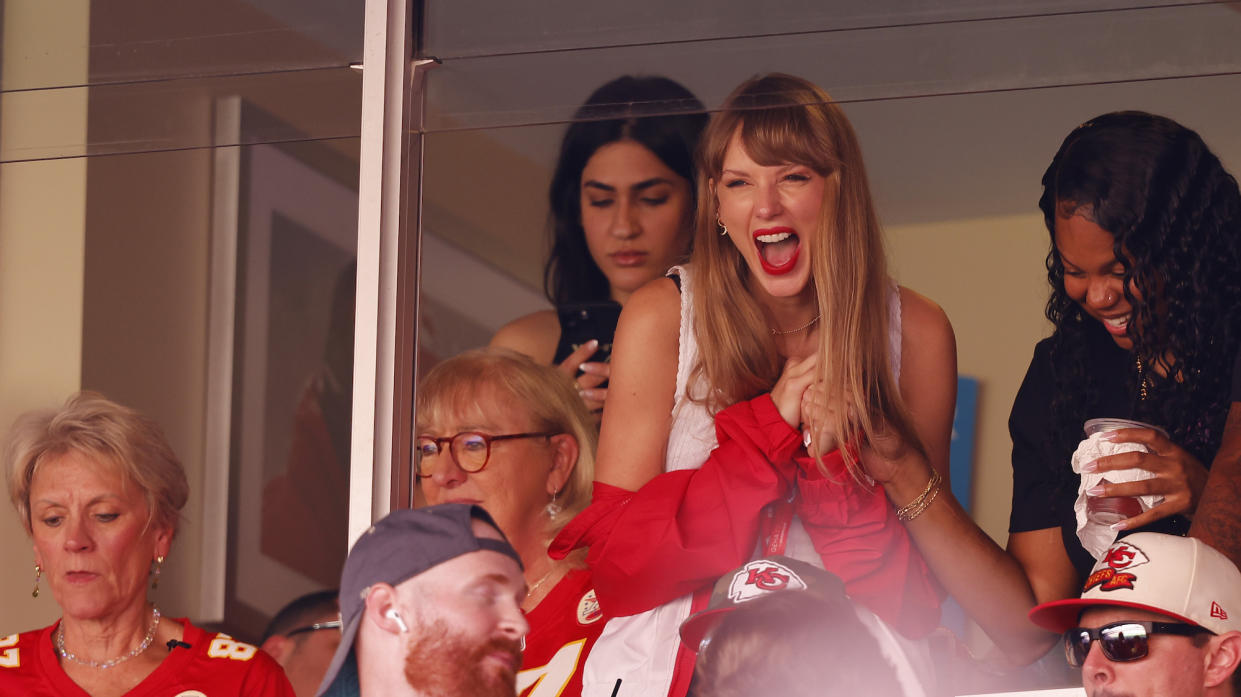 Taylor Swift NFL game. 